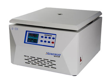 Setzen Sie oberste große Kapazitäts-langsame medizinische Zentrifugen-Maschine 4-5N Normal-Temperatur auf die Bank
